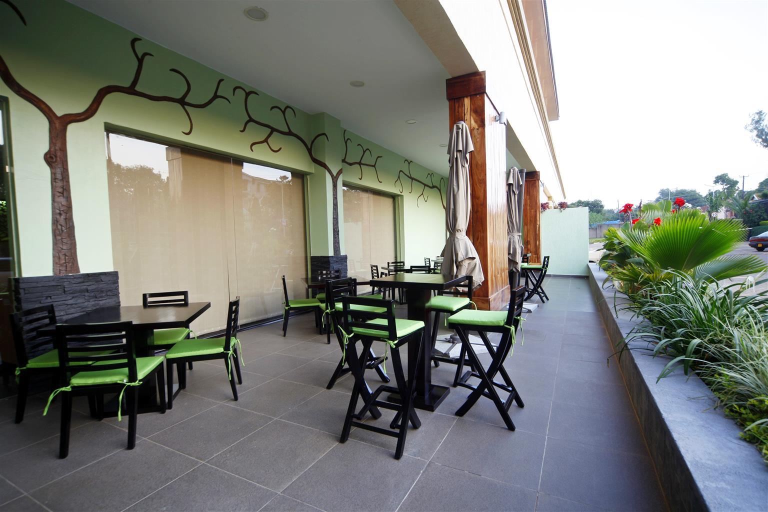 Best Western Premier Garden Hotel Ентеббе Екстер'єр фото