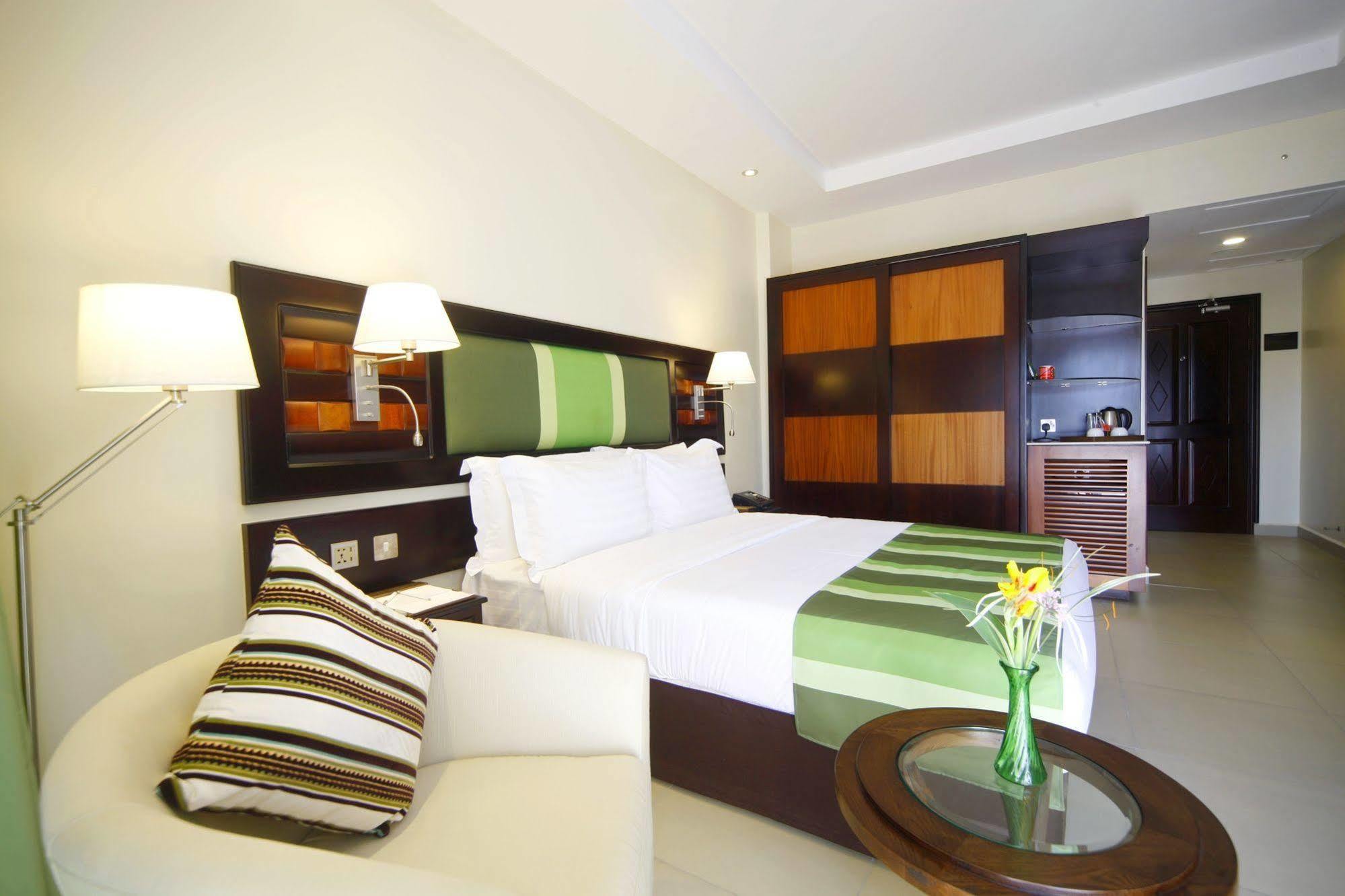 Best Western Premier Garden Hotel Ентеббе Екстер'єр фото