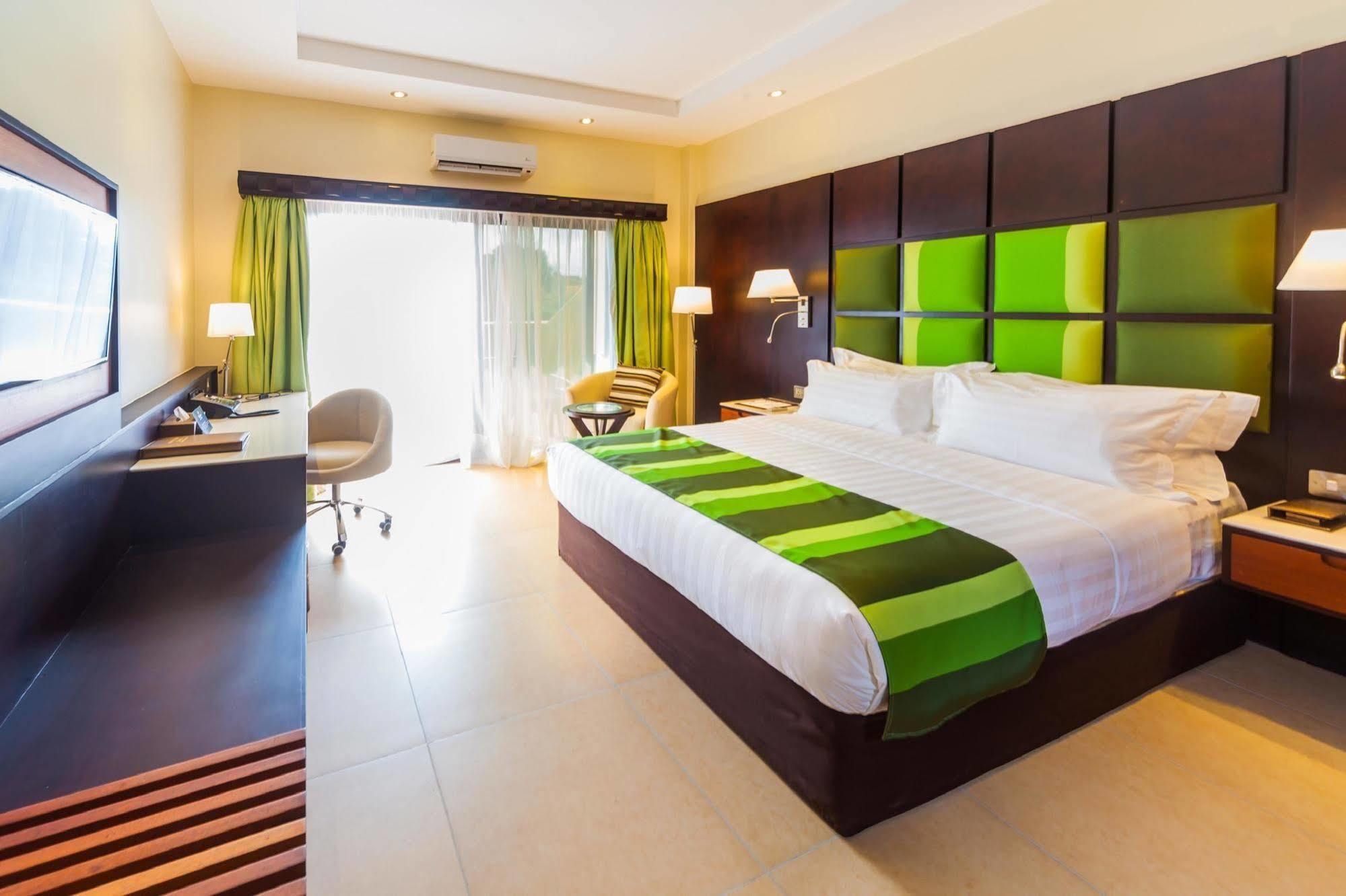 Best Western Premier Garden Hotel Ентеббе Екстер'єр фото